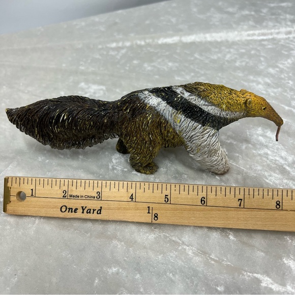 Set of 7 toy figures 1 orangutan 2 giant anteaters 4 cheetahs - Picture 10 of 16